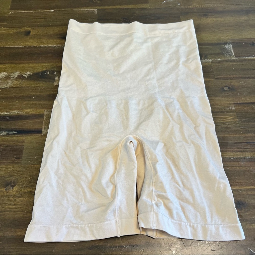 Yummie Nude Tan Beige Cream Shape wear Bottoms Biker Shorts M Slimming